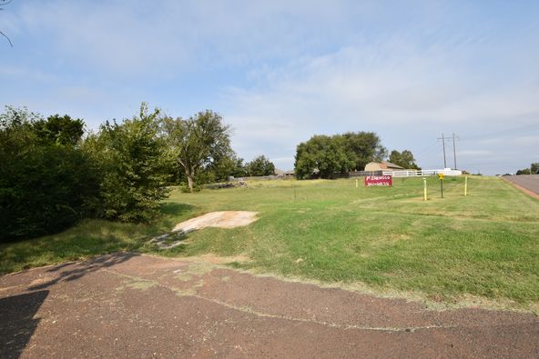 Crume: 3421 S Division St, Guthrie, OK 73044